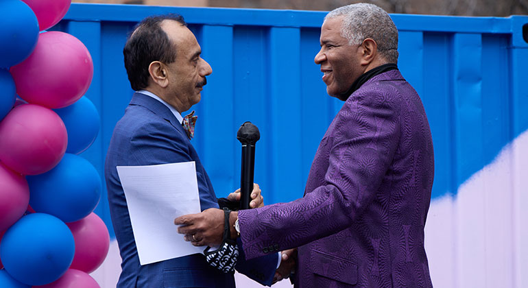 Dr. Tewari thanking Robert F. Smith